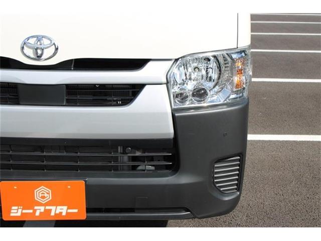 Toyota Hiace Van 11