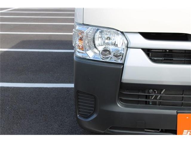 Toyota Hiace Van 10