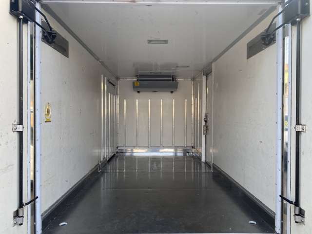 Isuzu Elf 8