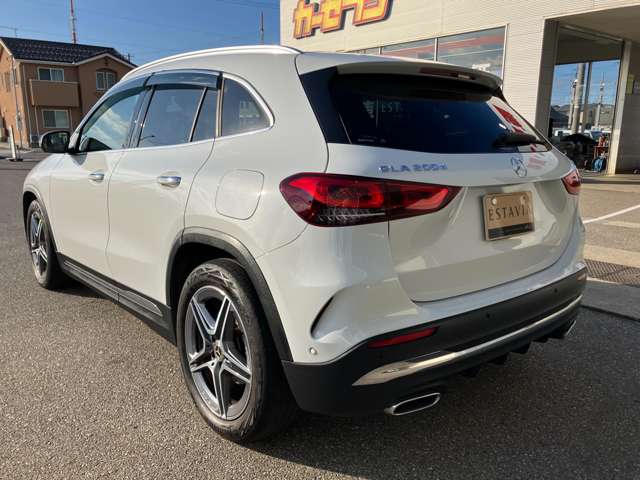 Mercedes-Benz GLA-Class 12