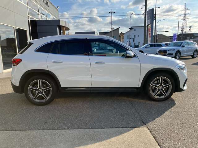 Mercedes-Benz GLA-Class 10