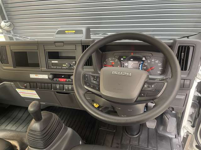 Isuzu Elf 7