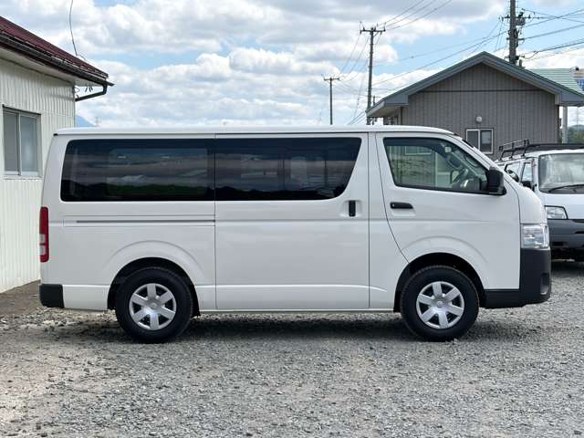 Toyota Hiace Van 11