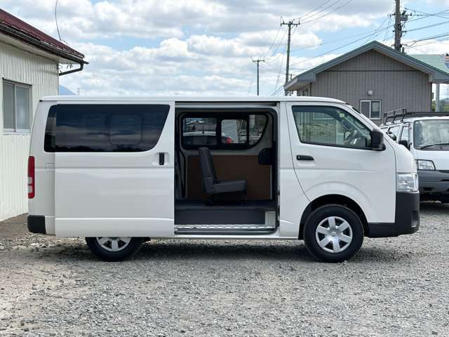 Toyota Hiace Van 12