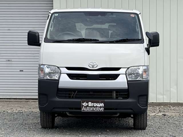 Toyota Hiace Van 7