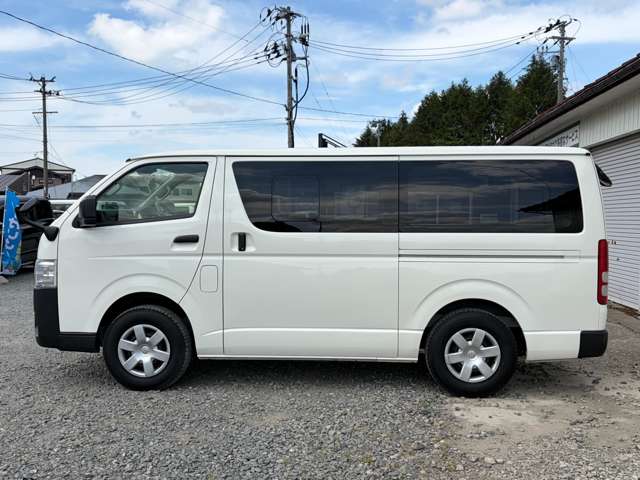 Toyota Hiace Van 9