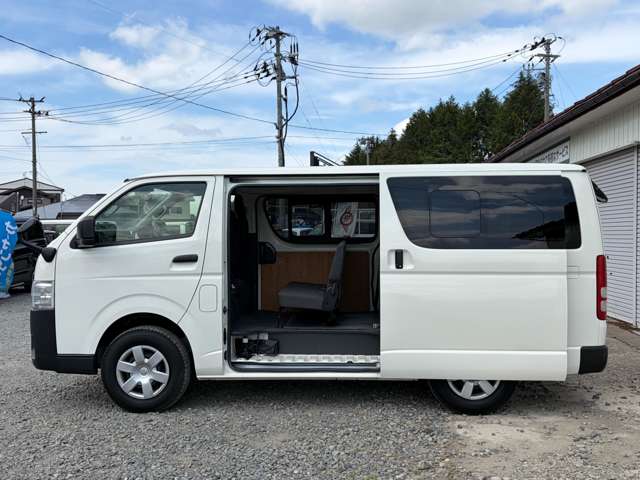 Toyota Hiace Van 10