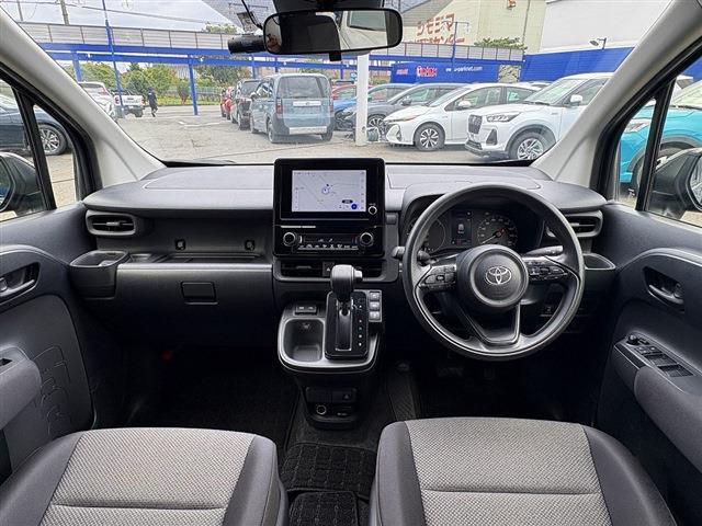 Toyota Sienta 5