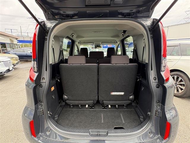 Toyota Sienta 8