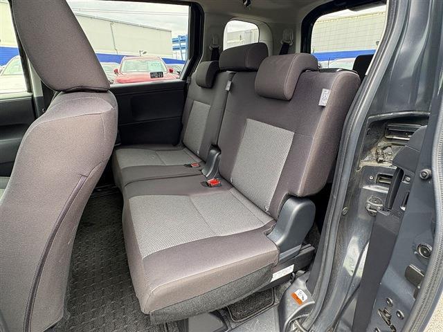 Toyota Sienta 9