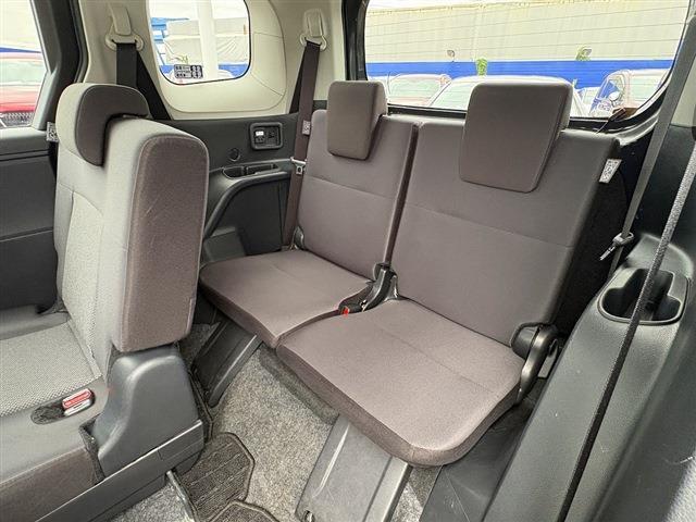Toyota Sienta 10