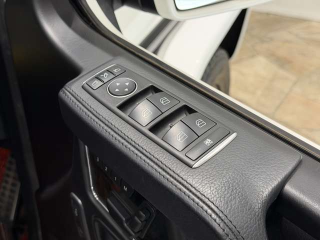 Mercedes-Benz G-Class 12