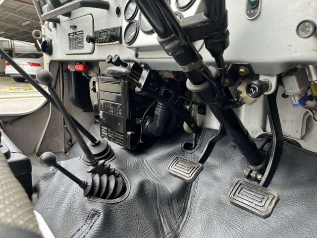 Mitsubishi Jeep 11