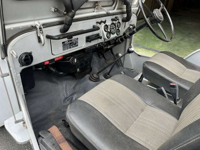 Mitsubishi Jeep 12