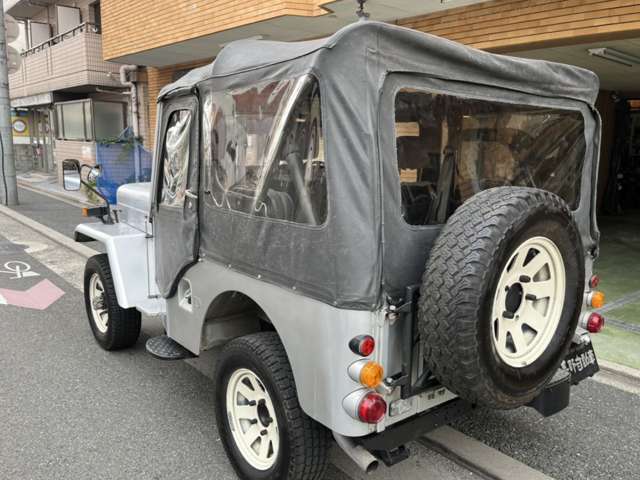 Mitsubishi Jeep 3