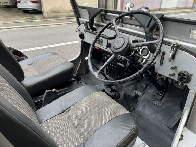 Mitsubishi Jeep 10