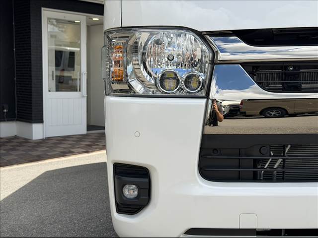 Toyota Hiace Van 9