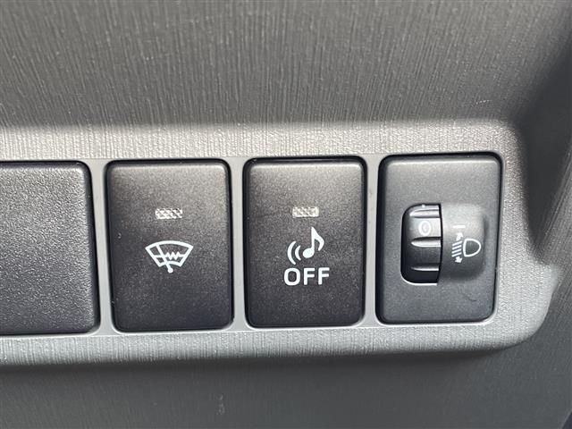 Toyota Prius α 11