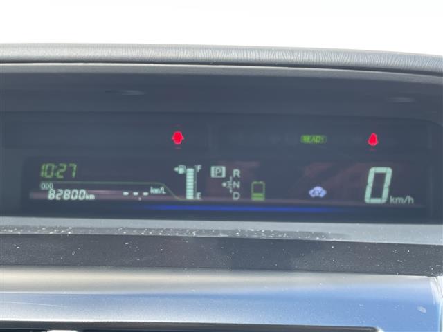 Toyota Prius α 8