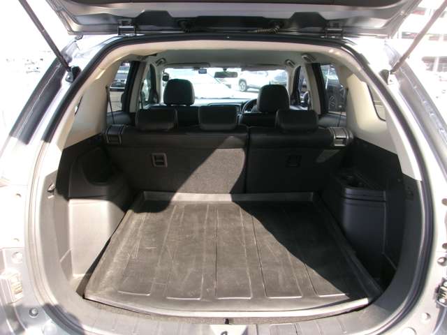 Mitsubishi Outlander PHEV 9