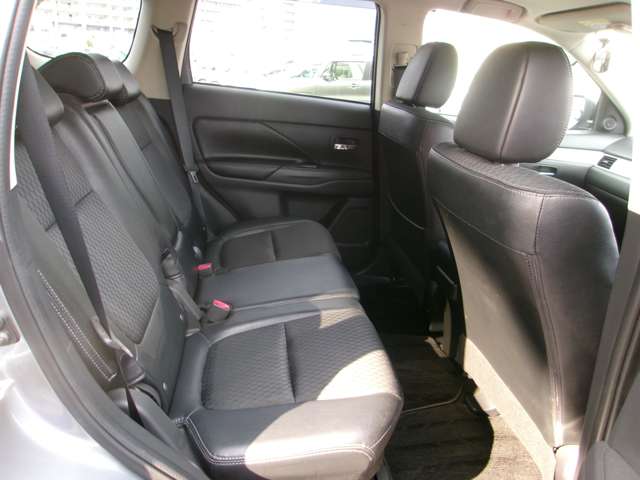 Mitsubishi Outlander PHEV 10