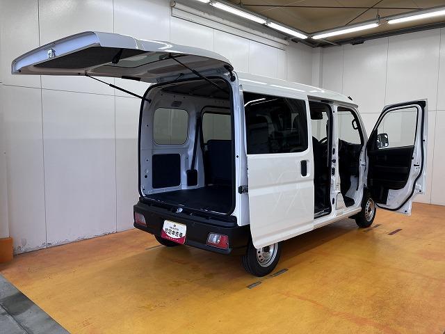 Daihatsu Hijet Cargo 9