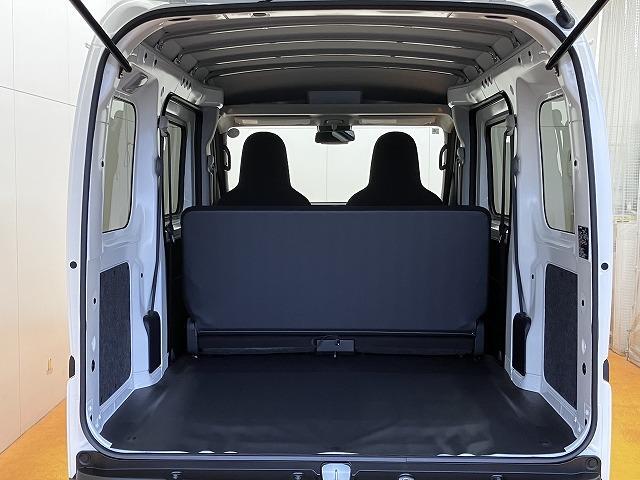Daihatsu Hijet Cargo 10