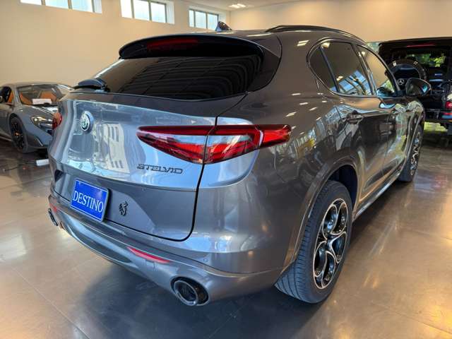 Alfa Romeo Stelvio 12