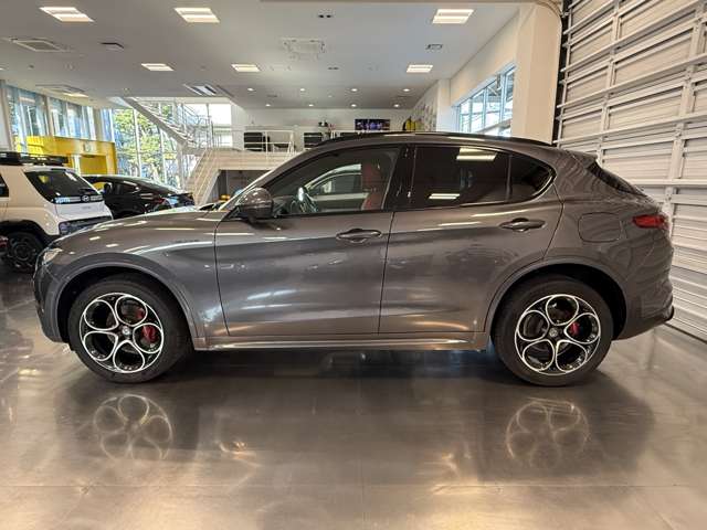 Alfa Romeo Stelvio 5