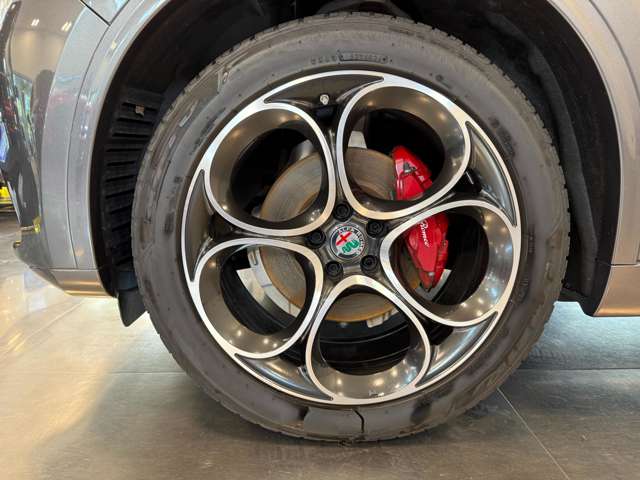 Alfa Romeo Stelvio 6