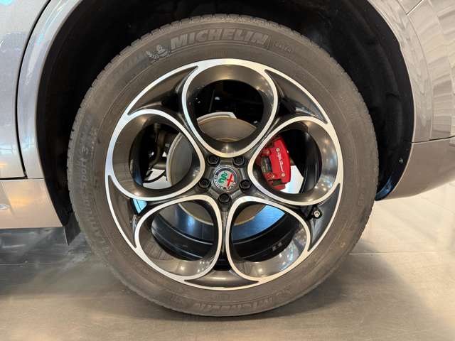 Alfa Romeo Stelvio 7