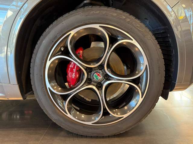 Alfa Romeo Stelvio 8