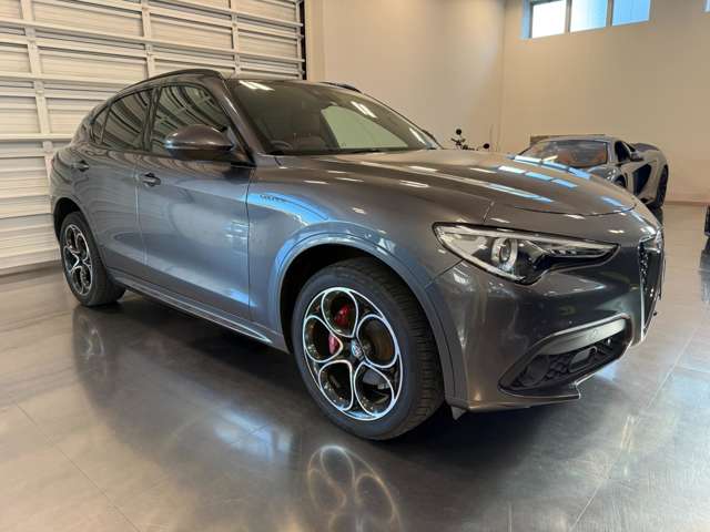 Alfa Romeo Stelvio 10