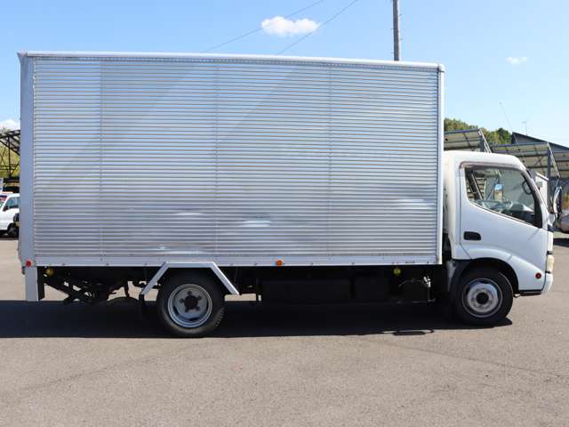 Hino Dutro 4