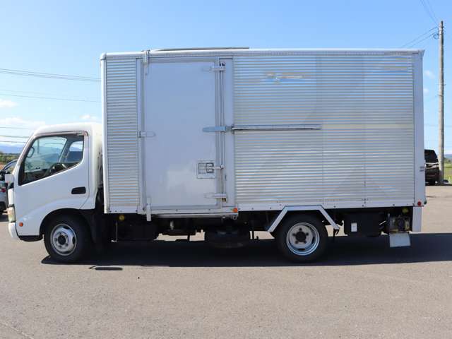 Hino Dutro 9