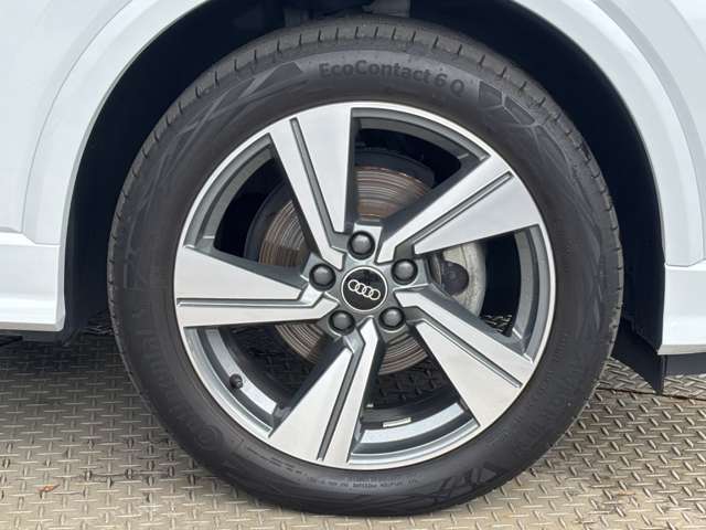 Audi Q2 11