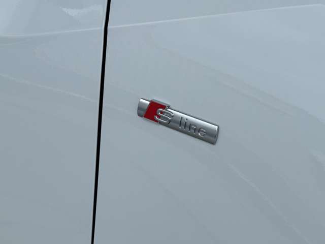 Audi Q2 12