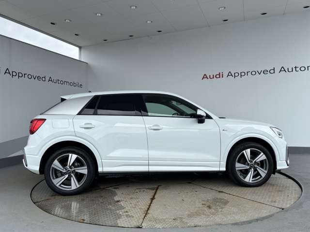 Audi Q2 6