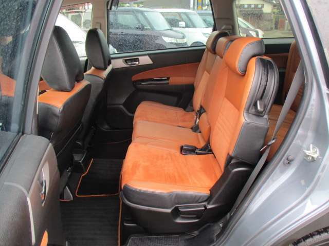 Subaru Exiga Crossover7 6