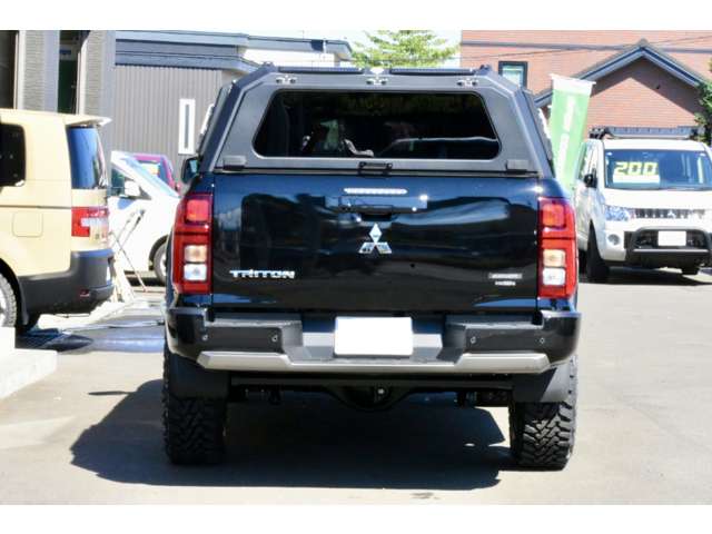 Mitsubishi Triton 11