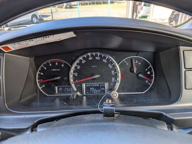 Toyota Hiace Van 11