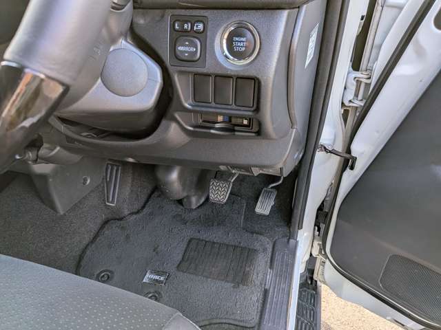Toyota Hiace Van 12