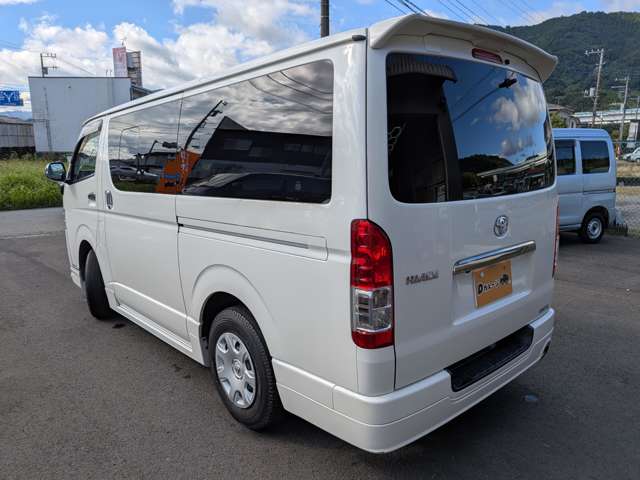 Toyota Hiace Van 4