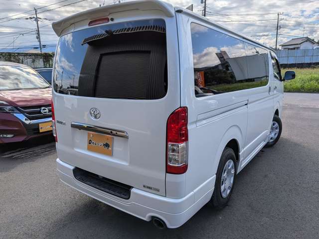 Toyota Hiace Van 6