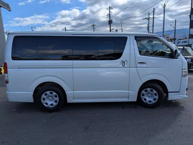 Toyota Hiace Van 7