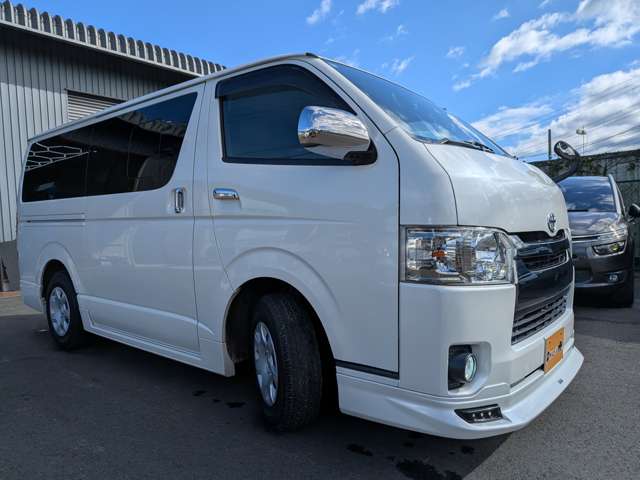 Toyota Hiace Van 8