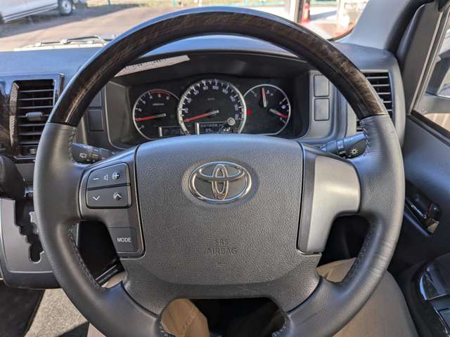 Toyota Hiace Van 10