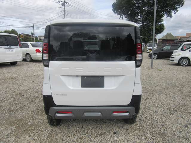 Mitsubishi Delica Mini 8