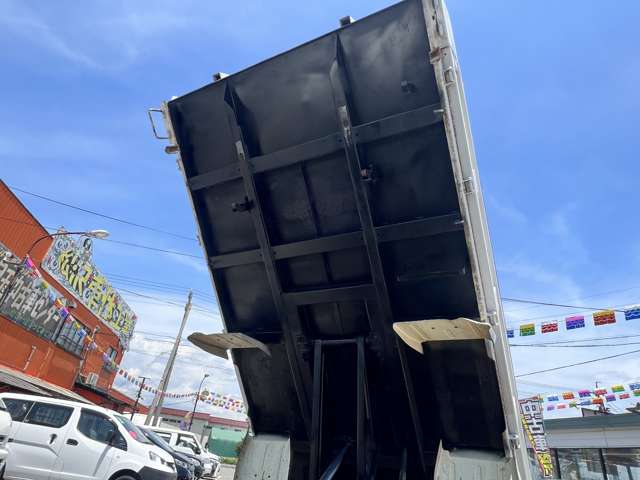Hino Dutro 11