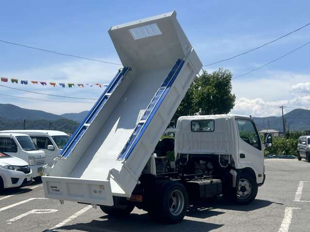 Hino Dutro 4